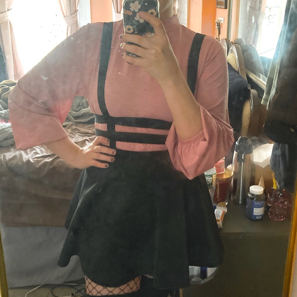 Cage suspender skirt
